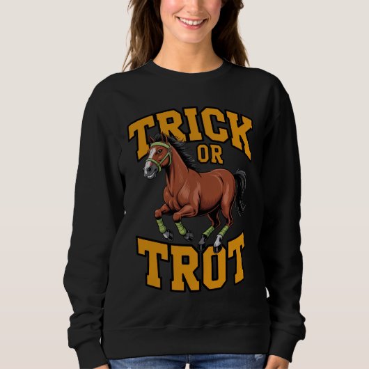 Trick or Trot Horse Design for Equestrian Fans スウェットシャツ (正面)