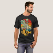 Trick Rawr Treat Skeleton Dino Toddler Boys Hallow Tシャツ (正面フル)