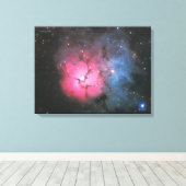 Trifid Nebula (M 20) – 標準キャンバス印刷 キャンバスプリント (インサイチュ (ウッドフロア))