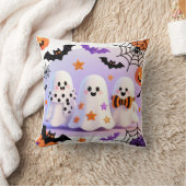 Trio of Playful Cartoon Ghosts クッション (ブランケット)