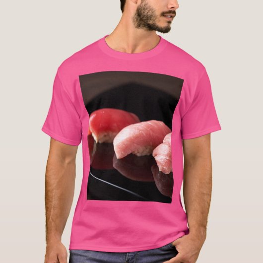 Trio of Tuna – Serene Red Beauty Tシャツ (正面)