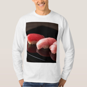 Trio of Tuna – Serene Red Beauty Tシャツ