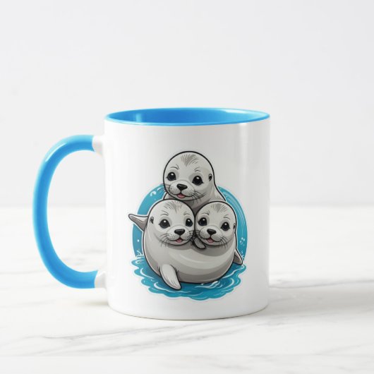Trois adorables bébés phoques aux grands yeux. マグカップ (左)