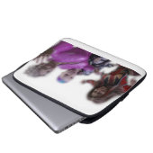 Trois Drôles de Dames ラップトップスリーブ (正面下部)