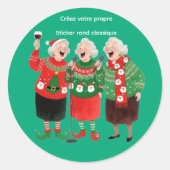 Trois femmes âgées drôles en pulls de Noël festifs ラウンドシール (正面)