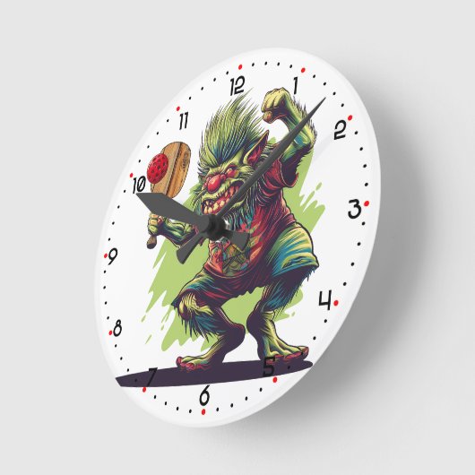 Troll in the Kitchen Pickleball  ラウンド壁時計 (傾斜)