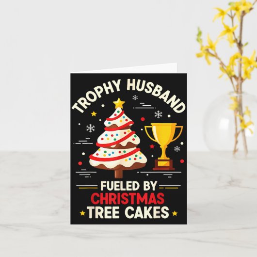 Trophy Retro Husband Fueled By Christmas Tree Cake カード (黄色い花)