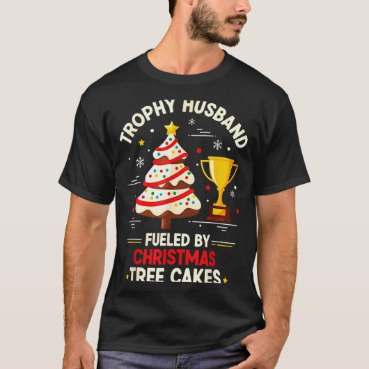 Trophy Retro Husband Fueled By Christmas Tree Cake Tシャツ (正面)