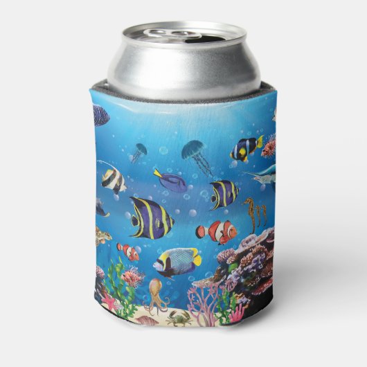 Tropical Fish swimming Seabed 缶クーラー (缶裏面)