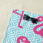 Tropical Flamingo Greek Key Pink & Turq Monogram ビーチタオル (インサイチュ)