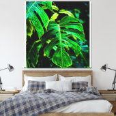 Tropical Monstera Glow – Jungle Leaf Photography キャンバスプリント (インサイチュ (寝室))