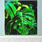 Tropical Monstera Glow – Jungle Leaf Photography キャンバスプリント (インサイチュ (ウッドフロア))