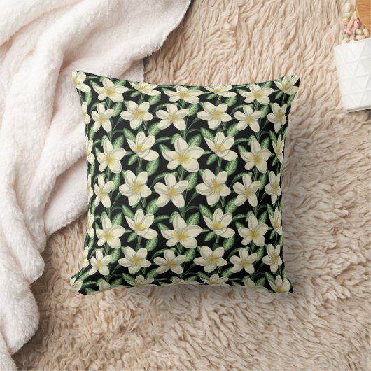 Tropical seamless pattern white flowers green leaf クッション (ブランケット)