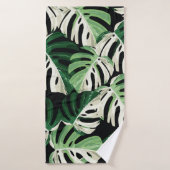Tropical white green monstera leaf illustration. E バスタオル (バスタオル)