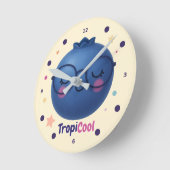 TropiCoolブルーベリー – かわいいかわいいフルーツウォールクロック ラウンド壁時計 (傾斜)