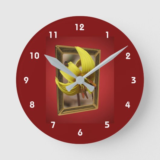 Trout Lily Flower Out Of Bounds  ラウンド壁時計 (正面)