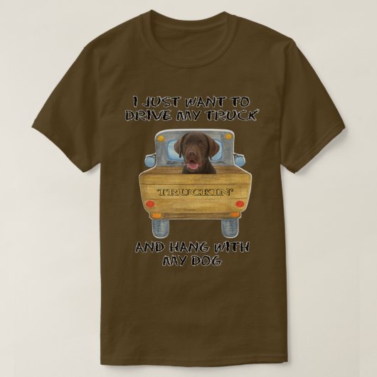 Truck Driving Dog Chocolate Labrador  Tシャツ (デザイン正面)