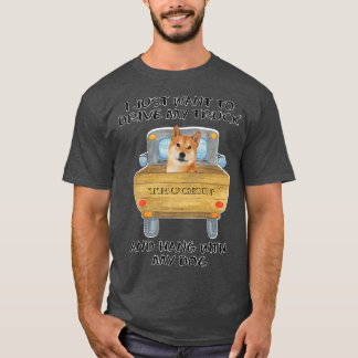 Truck Driving Dog Shiba Inu Tシャツ