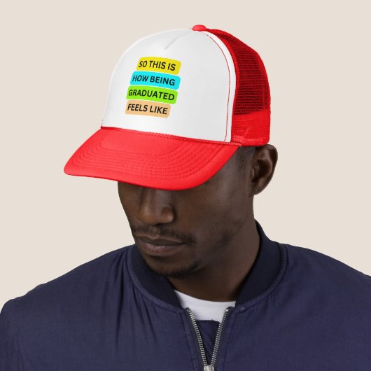 Trucker Hat red SO_THIS_IS_HOW_BEING_GRADED_FEE キャップ (インサイチュ)