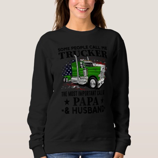 Trucker Papa And Husband Truck Driver US Flag スウェットシャツ (正面)