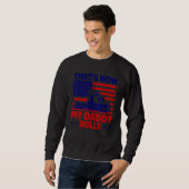 Trucker Truck Driver American Flag My Daddy Rolls スウェットシャツ (正面フル)