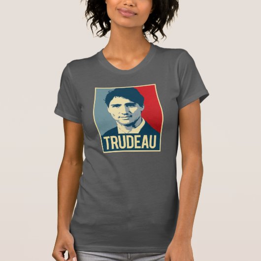 Trudeauのプロパガンダポスター- .png tシャツ (正面)