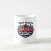True North Certified — Survived Winter Mug コーヒーマグカップ (中央)