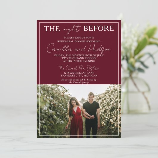 True Simplicity 4 | Dark Burgundy Rehearsal Dinner 招待状 (スタンド正面)