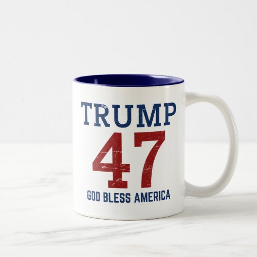 Trump 47 God Bless America  ツートーンマグカップ (右)