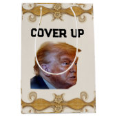 Trump Cover Up Gift Bag ミディアムペーパーバッグ (正面)