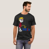 Trump Flag Sunglasses Peeing Pissing Pee On Biden, Tシャツ (正面フル)