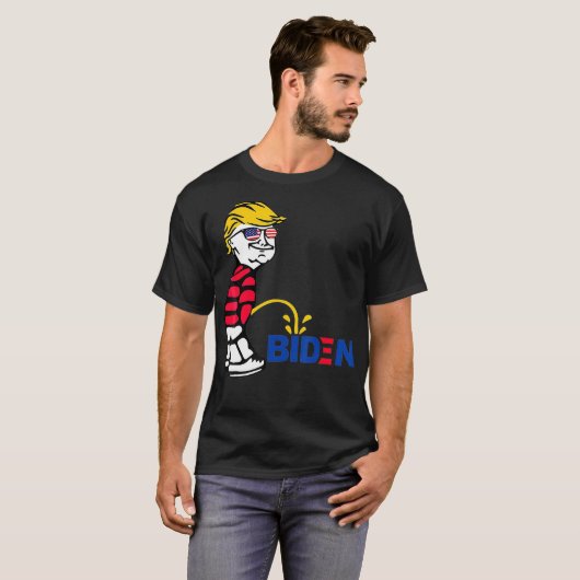 Trump Flag Sunglasses Peeing Pissing Pee On Biden, Tシャツ (正面フル)