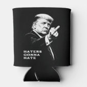 Trump Middle Finger 2026 Meme Funny 缶クーラー (裏面)