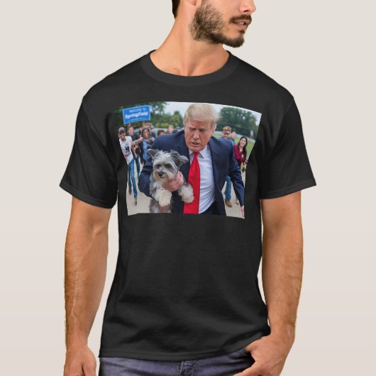 Trump Saving A Dog Funny Eating Dogs Political Hum Tシャツ (正面)
