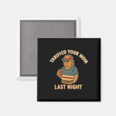 Trump Tariffed Your Mom Last Night Tariff  マグネット (正面/裏面)