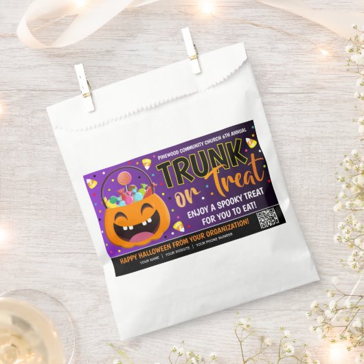 TrunkまたはTreat Halloween QRコードの処理 フェイバーバッグ (クリップ留めされた状態)