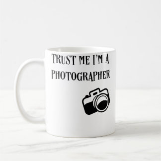 Trust Me I'M A Photographer Funny Photography T Sh コーヒーマグカップ