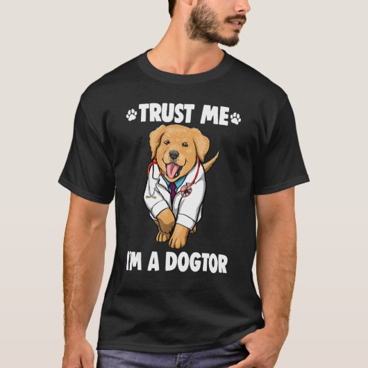 Trust Me I'm Dogtor Labrador  Women Love Doggy Doc Tシャツ (正面)
