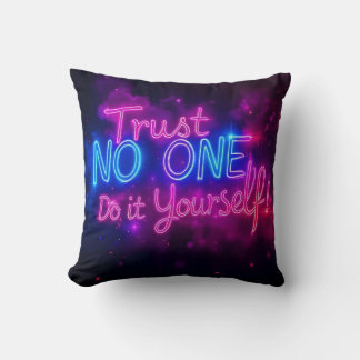Trust No One – Do It Yourself Neon Motivational クッション