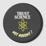 Trust Science not Morons マグネット<br><div class="desc">このデザインは素晴らし、皮肉なユーモアの感覚を持つおたくのためのレトロなギークギフトアイディアである。この愛国的なデザインで気づく。</div>