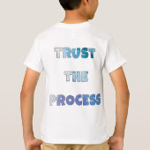 Trust The Process – Motivational Everyday Tシャツ (裏面)