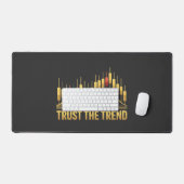 Trust the Trend – Mindset Tee for Traders デスクマット (キーボード&マウス)