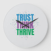 Trust Think Thrive - モチベーションを高める名言デザイン ラージ壁時計 (正面)