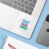 Trust Think Thrive – Motivational Quote Design シール (ノートパソコンとiPhone)