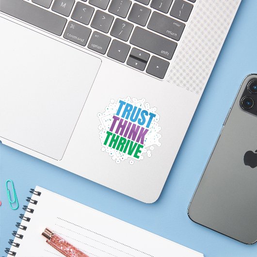 Trust Think Thrive – Motivational Quote Design シール (ノートパソコンとiPhone)
