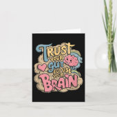 Trust Your Gut But Use Your Brain Motivational Des カード (正面)