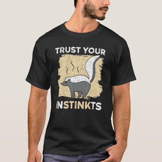Trust Your Instinkts Wildlife Animal Skunk Whisper Tシャツ (正面)
