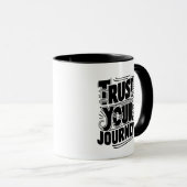 Trust Your Journey Vertical Typography Art マグカップ (正面右)