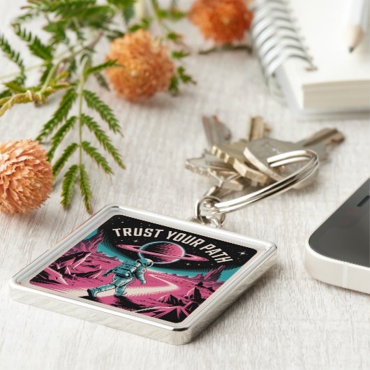 Trust Your Path キーホルダー (側面)