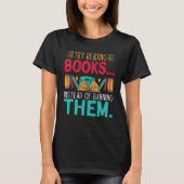 try reading books instead of banning them Groovy B Tシャツ (正面)